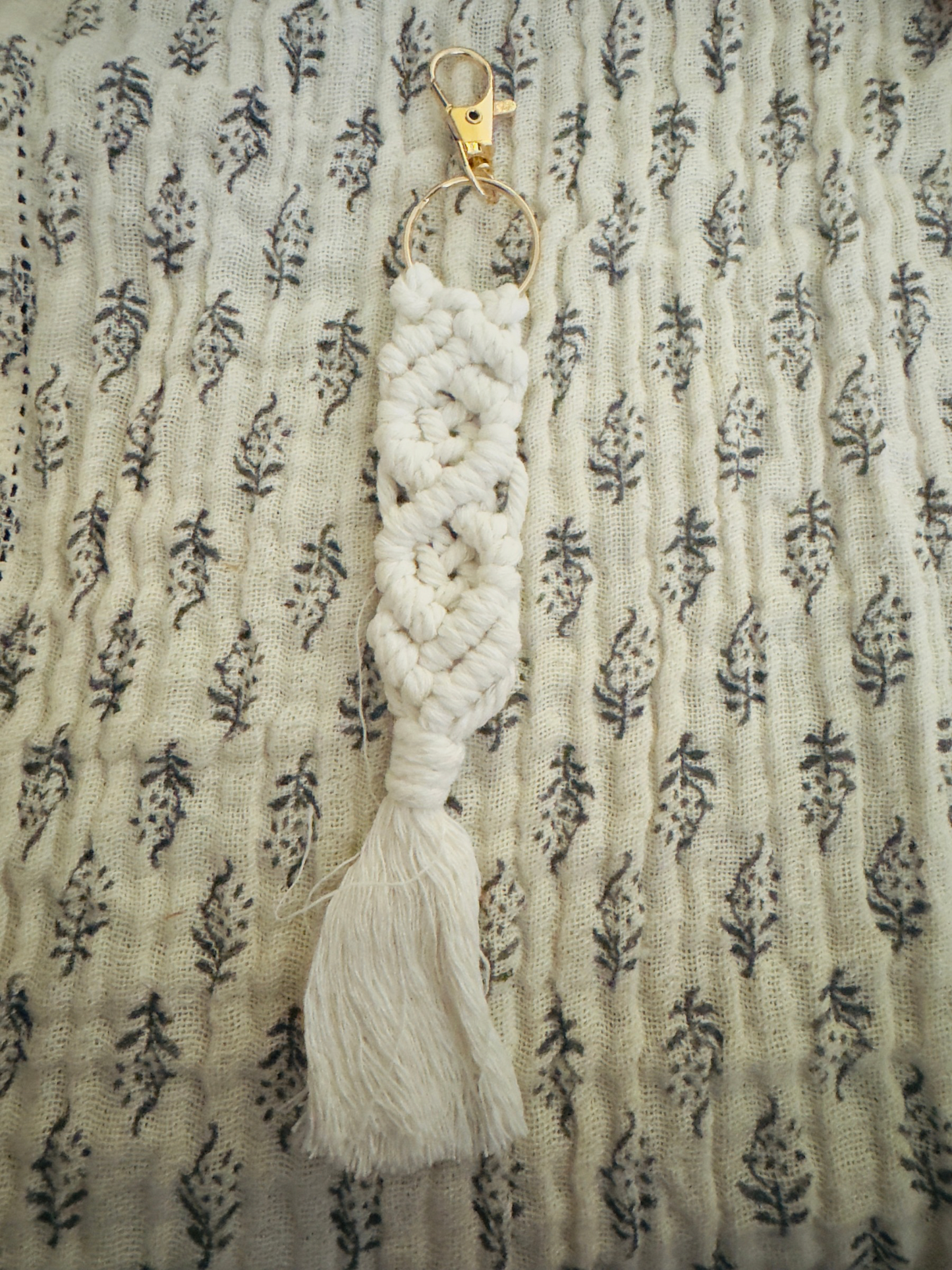 Macrame Keychain white